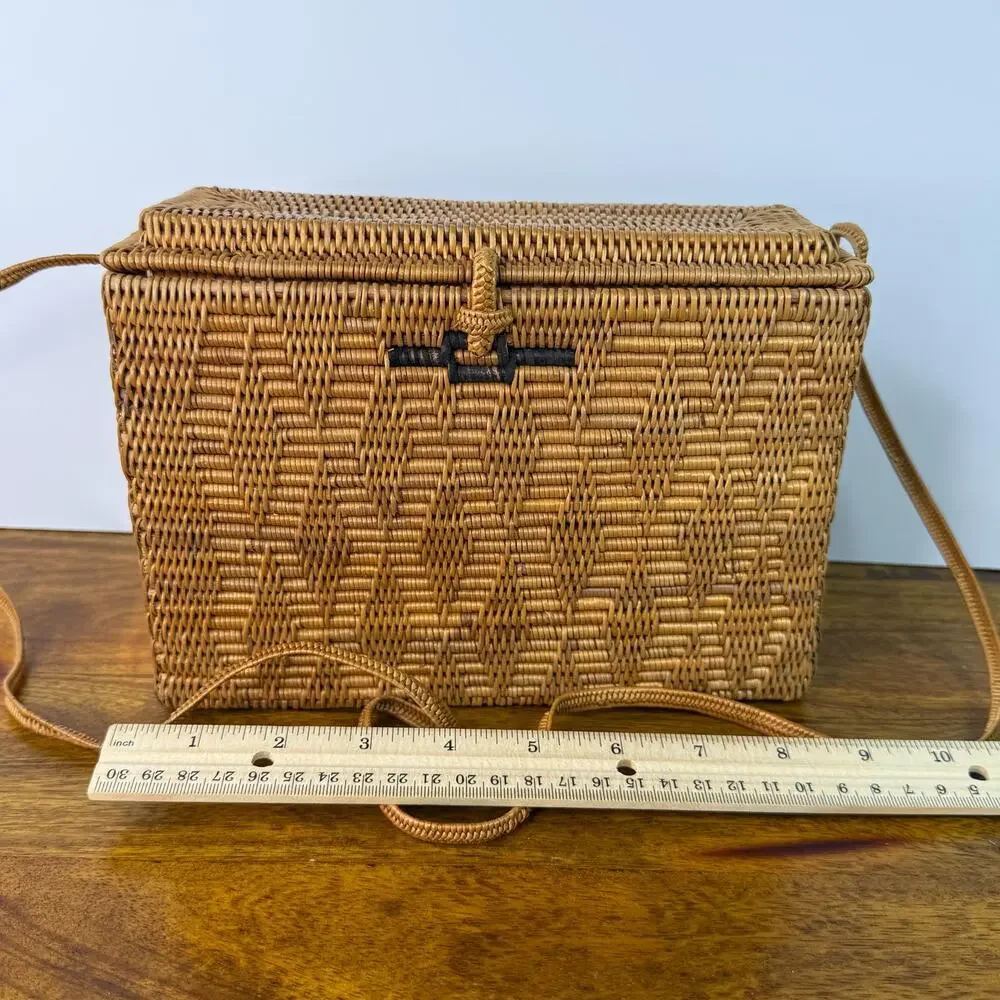 Vintage Woven Straw Grass Hawaiian Purse Crossbody